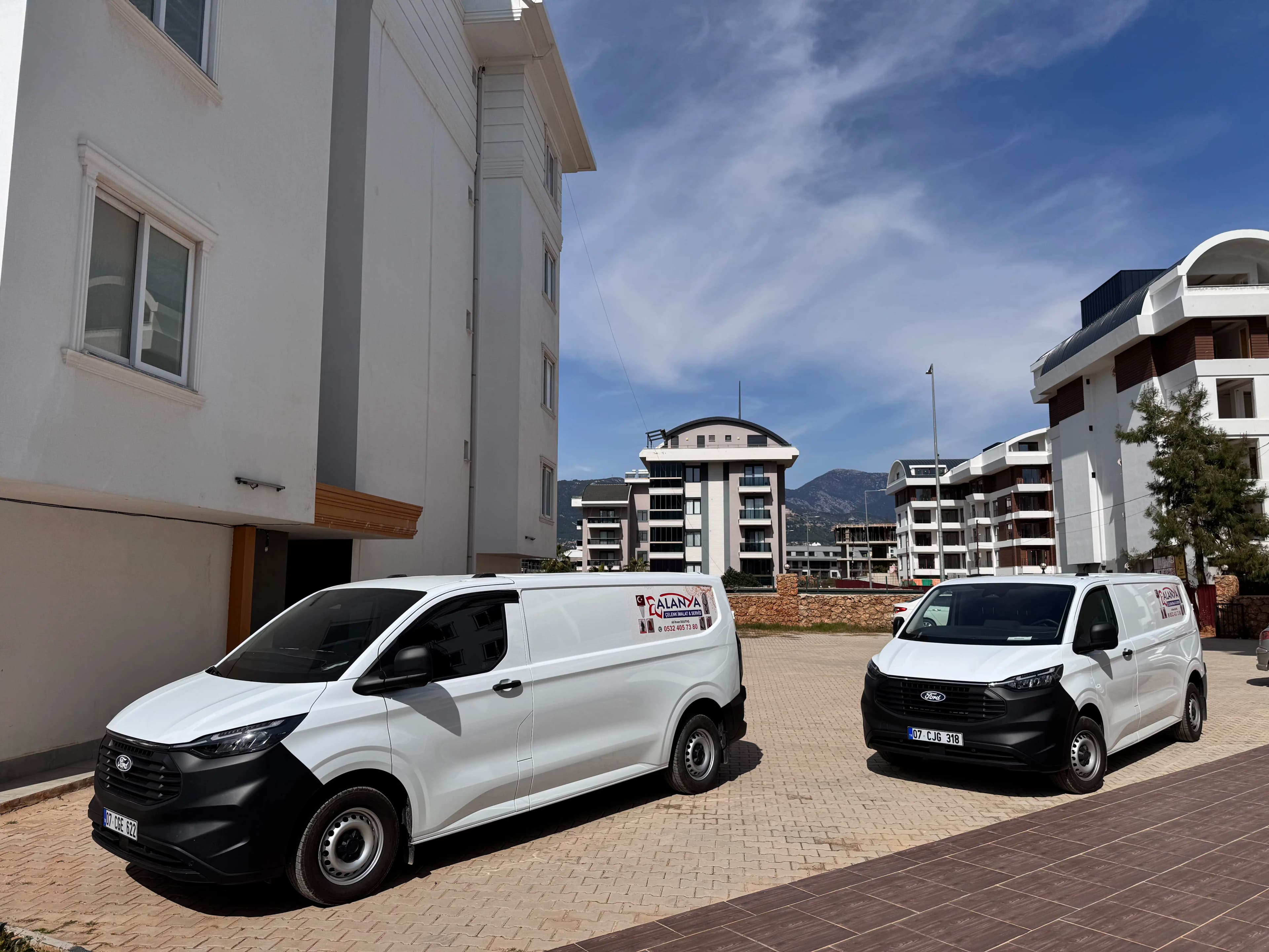 Alanya 7/24 çiçek ve çelenk teslimat filomuz ile cenaze, düğün ve açılış çelenklerinde hızlı teslimat